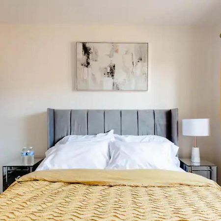 Stunning Private Room In A Home - Bathroom & Parking! Salford  Eksteriør bilde