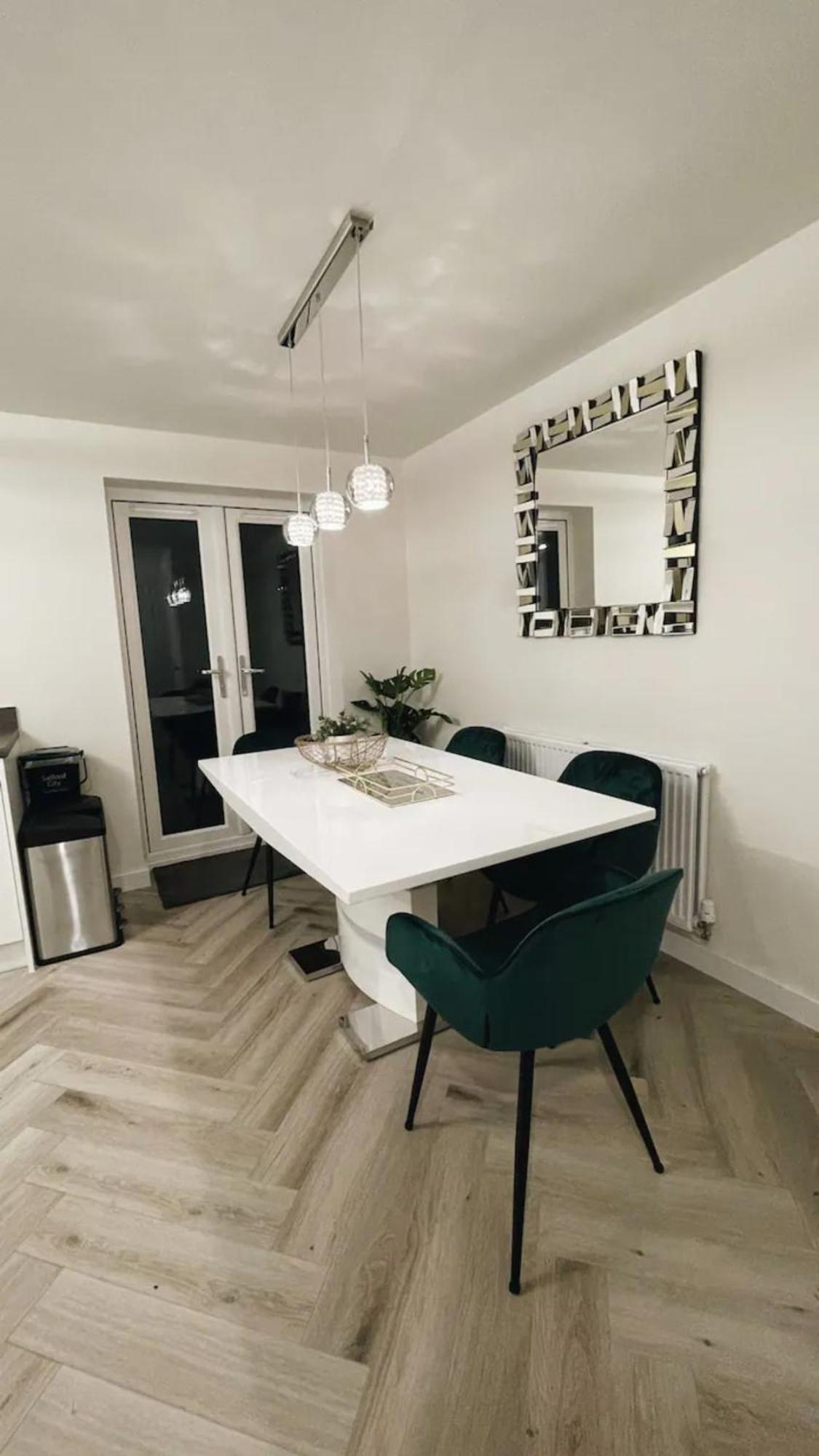 Stunning Private Room In A Home - Bathroom & Parking! Salford  Eksteriør bilde