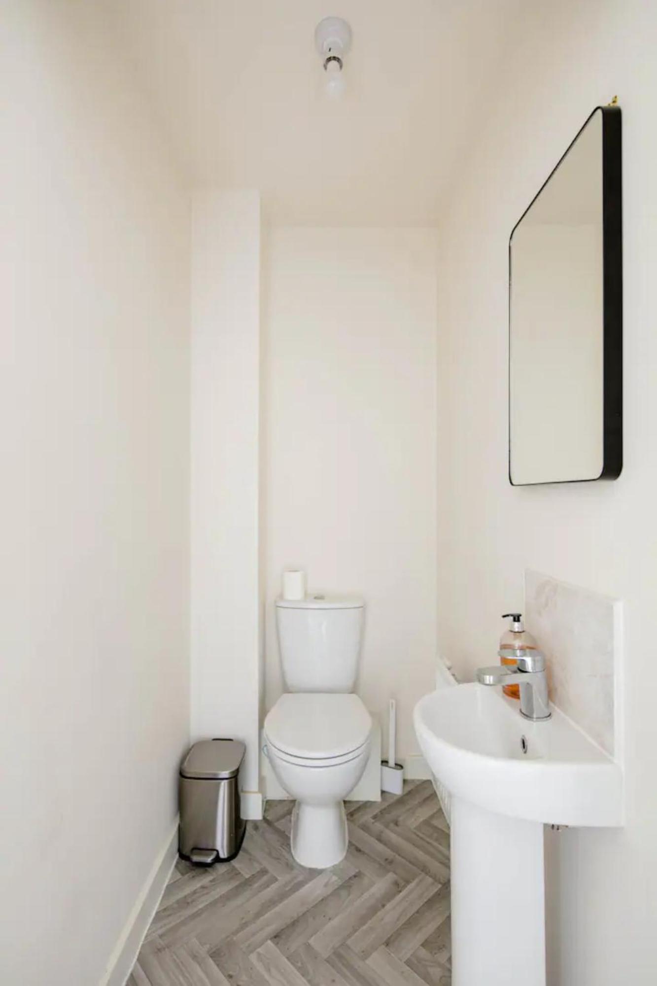 Stunning Private Room In A Home - Bathroom & Parking! Salford  Eksteriør bilde