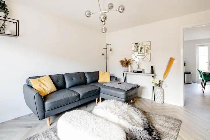 Stunning Private Room In A Home - Bathroom & Parking! Salford  Eksteriør bilde