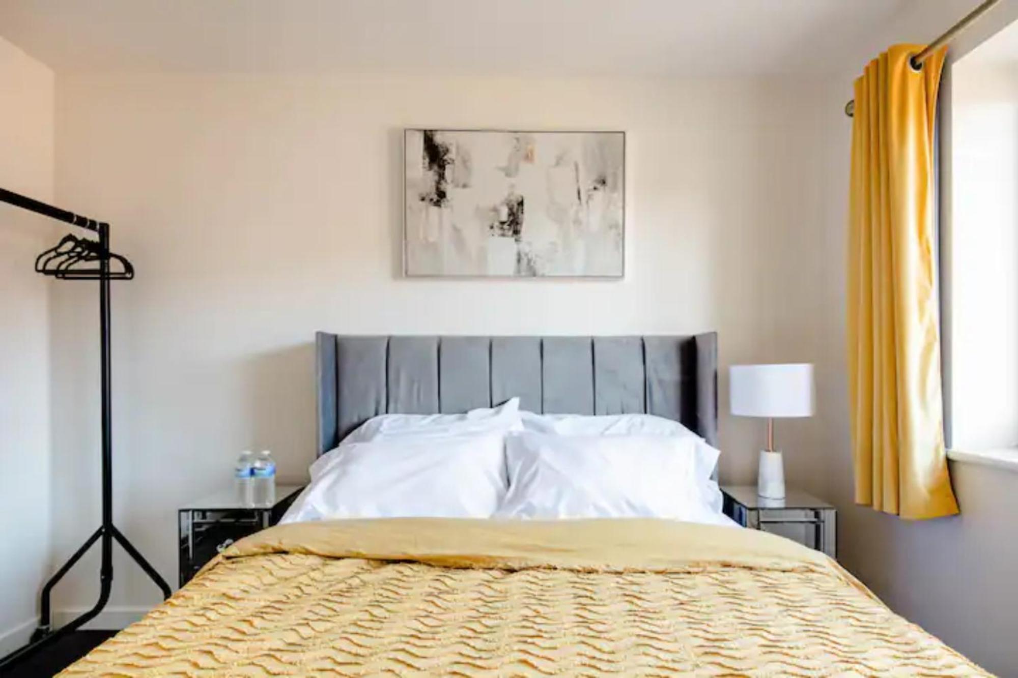 Stunning Private Room In A Home - Bathroom & Parking! Salford  Eksteriør bilde