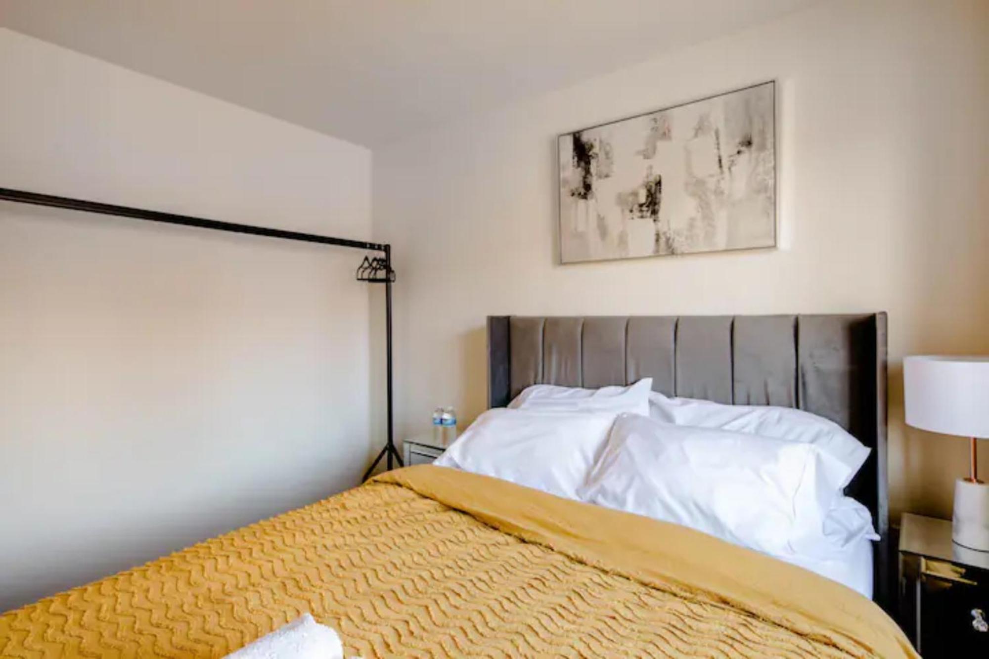 Stunning Private Room In A Home - Bathroom & Parking! Salford  Eksteriør bilde