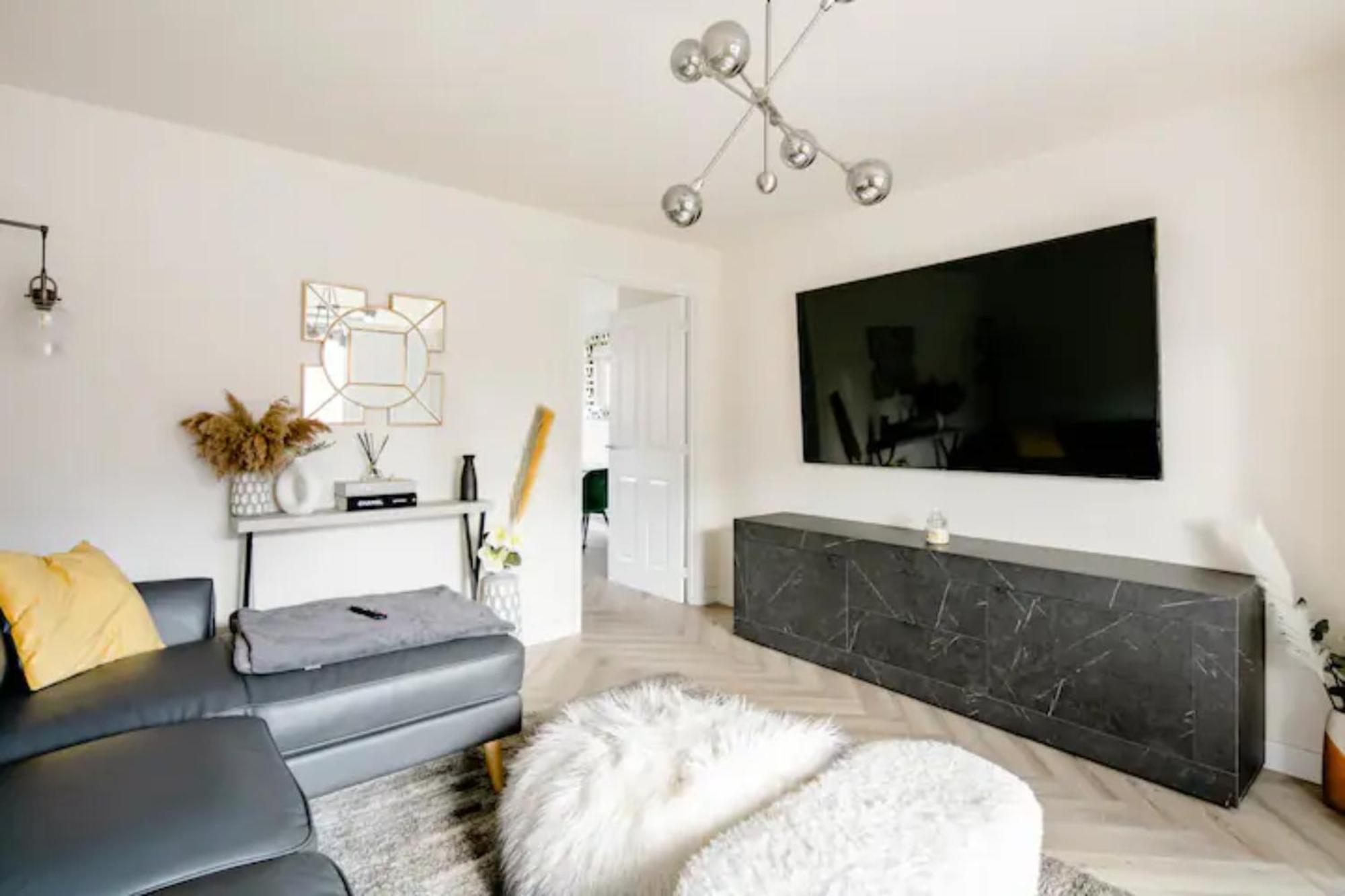 Stunning Private Room In A Home - Bathroom & Parking! Salford  Eksteriør bilde